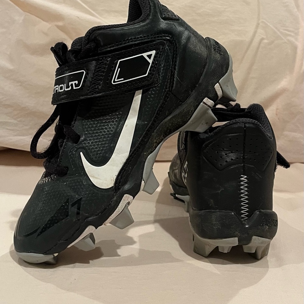 Nike Cleats, Size Youth 1, Black and White